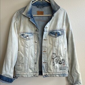 Stylish oversize Denim Jacket with Graphic Detail